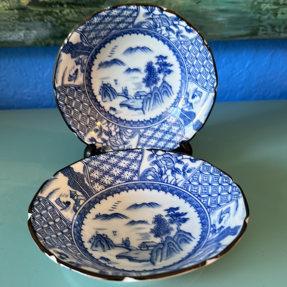 #- 2 Vintage Japanese Blue and White Bowls